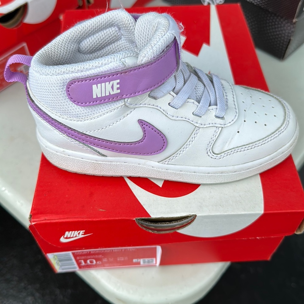 NIKE COURT BOROUGH MID 2 size 10c